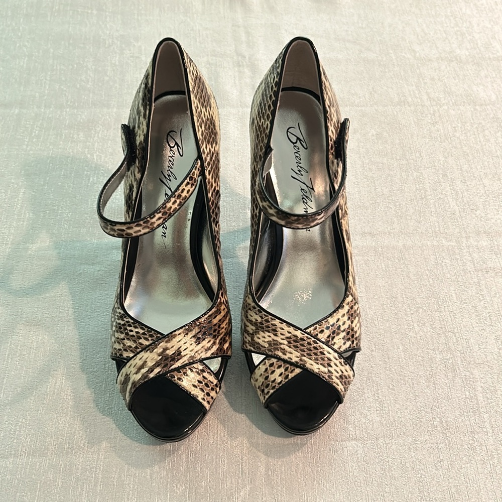 Beverly Feldman Women’s Heels w/ Criss Cross Snake skin design Size 9 Like new